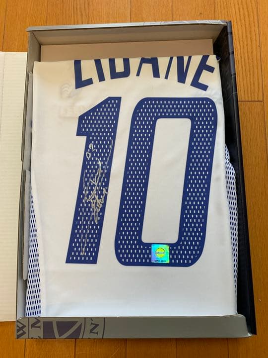 ジダン　直筆サイン　ユニホーム　フランス　レアル　鑑定書付き　写真付き。