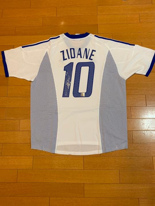 ジダン　直筆サイン　ユニホーム　フランス　レアル　鑑定書付き　写真付き。
