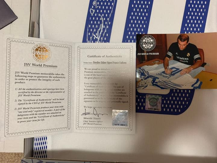 ジダン　直筆サイン　ユニホーム　フランス　レアル　鑑定書付き　写真付き。