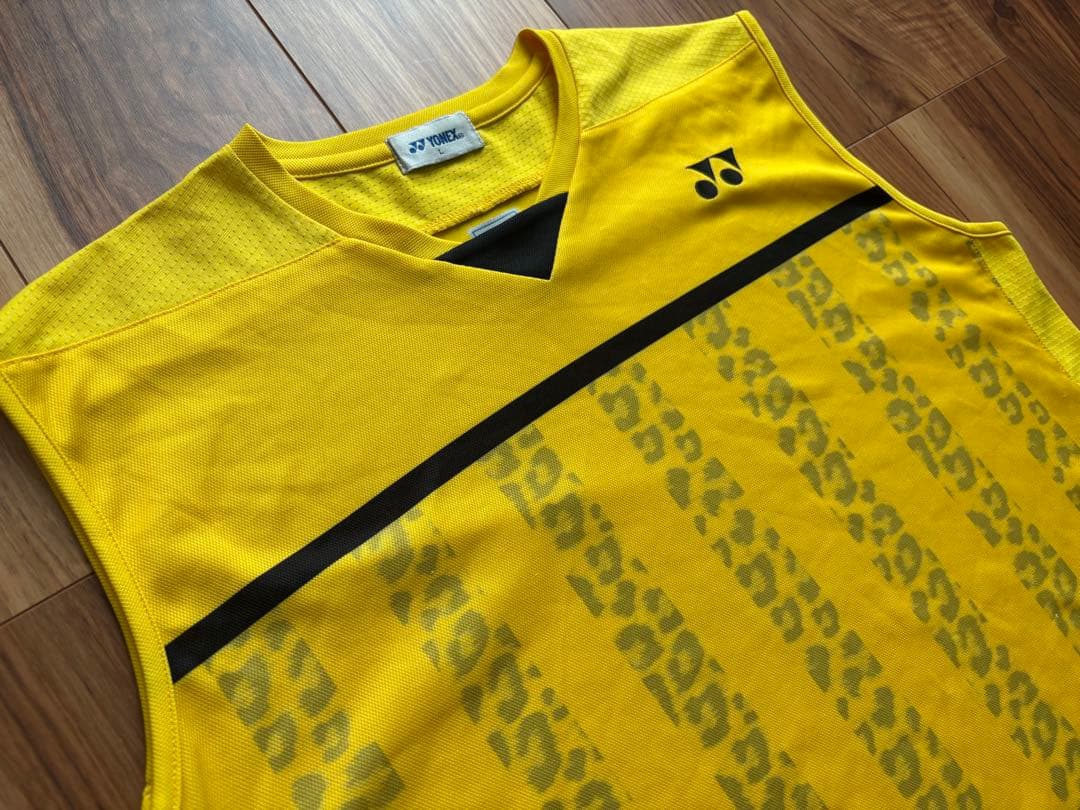 YONEX ノースリーブ　Lサイズ