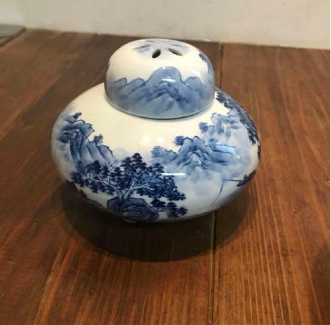 美品　有田焼　花舟　三脚　香炉　染付の山水画が素敵な　蓋まで丁寧に描かれています