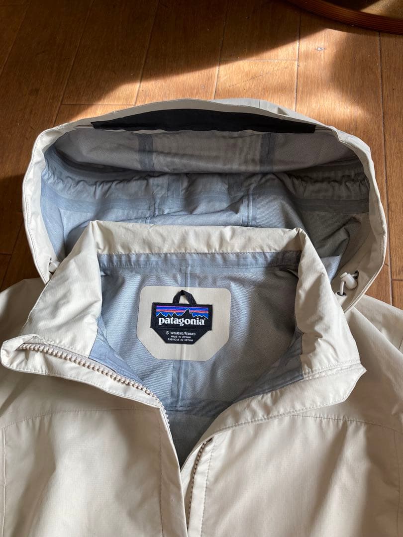 Sarah　パタゴニア　H2No 素材　レイン　コート