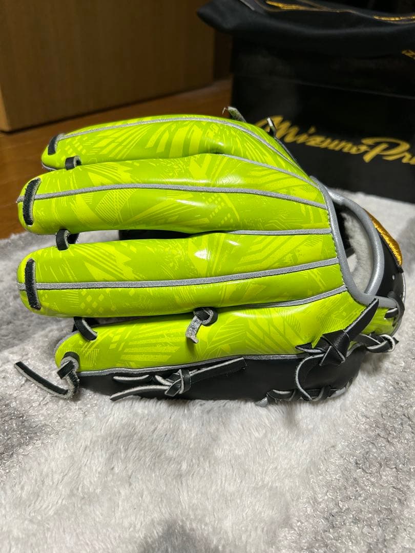 ミズノ プロ軟式グローブ イエロー/ブラック