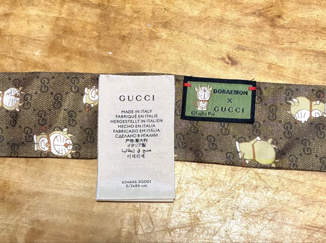 グッチ　ドラえもん　ウシドラ　シルクボウ　ネックリボン　新品未使用