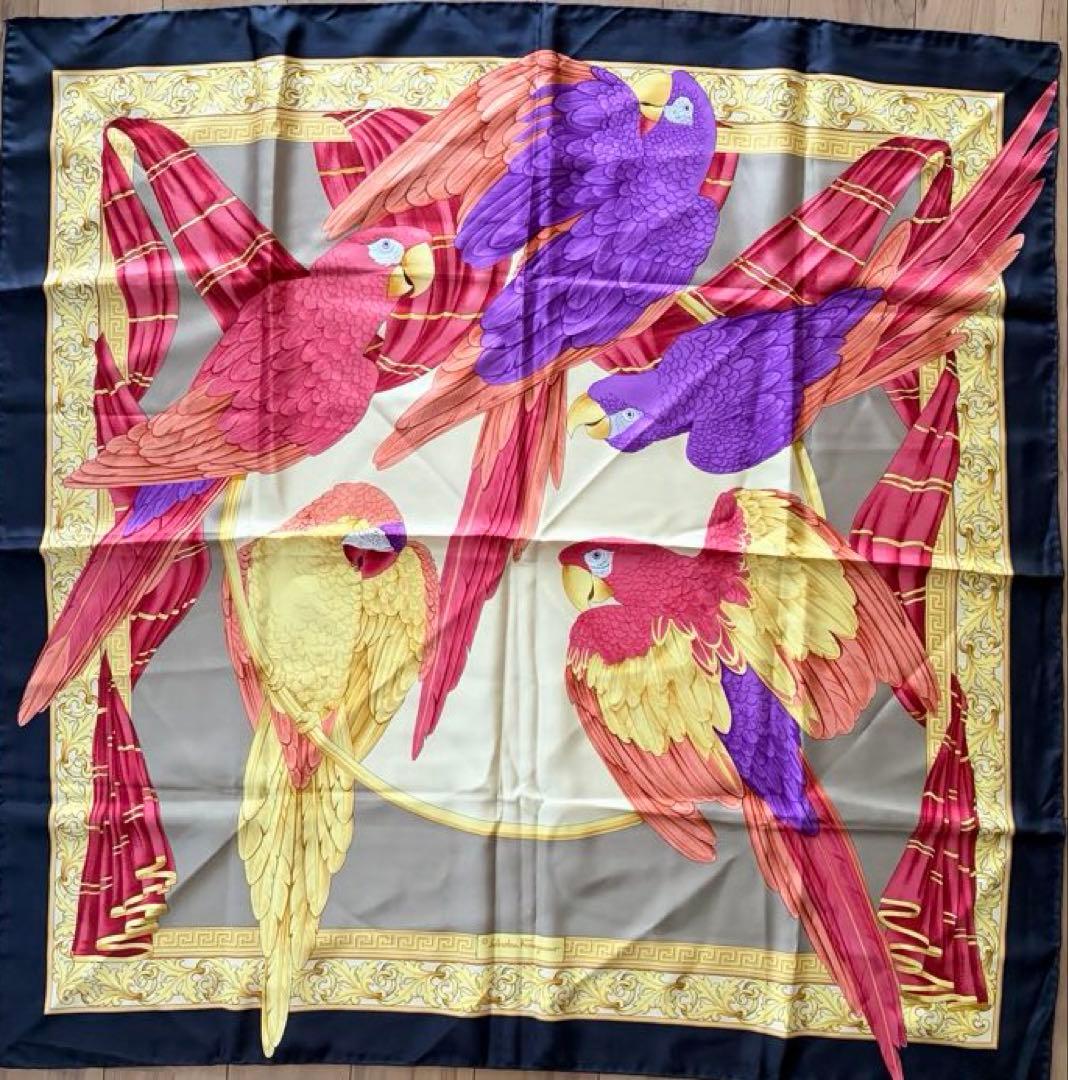 サルヴァトーレフェラガモ シルク スカーフ 鳥 オウム