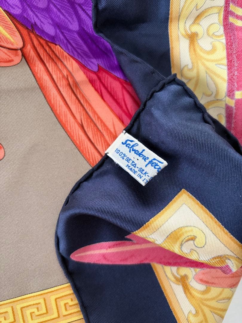 サルヴァトーレフェラガモ シルク スカーフ 鳥 オウム