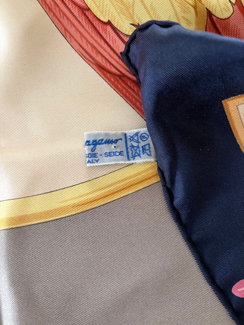 サルヴァトーレフェラガモ シルク スカーフ 鳥 オウム