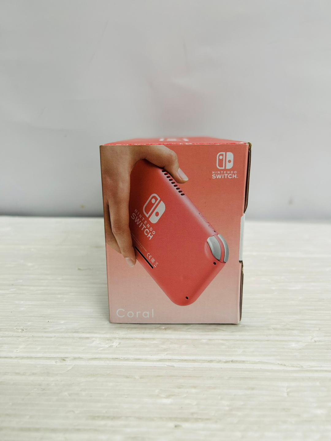 ★未使用品★極美品Nintendo Switch Lite コーラル
