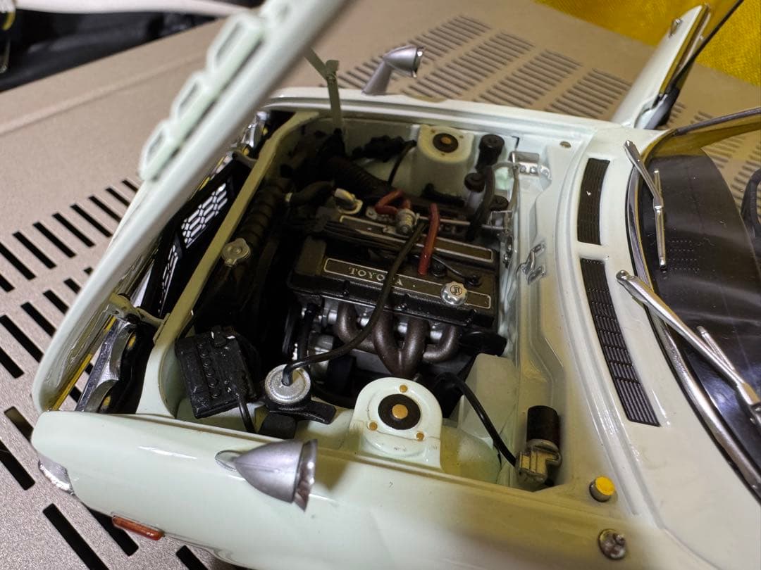 オートアート社製　CELICA 2000GT ミニカー ホワイト　1/18