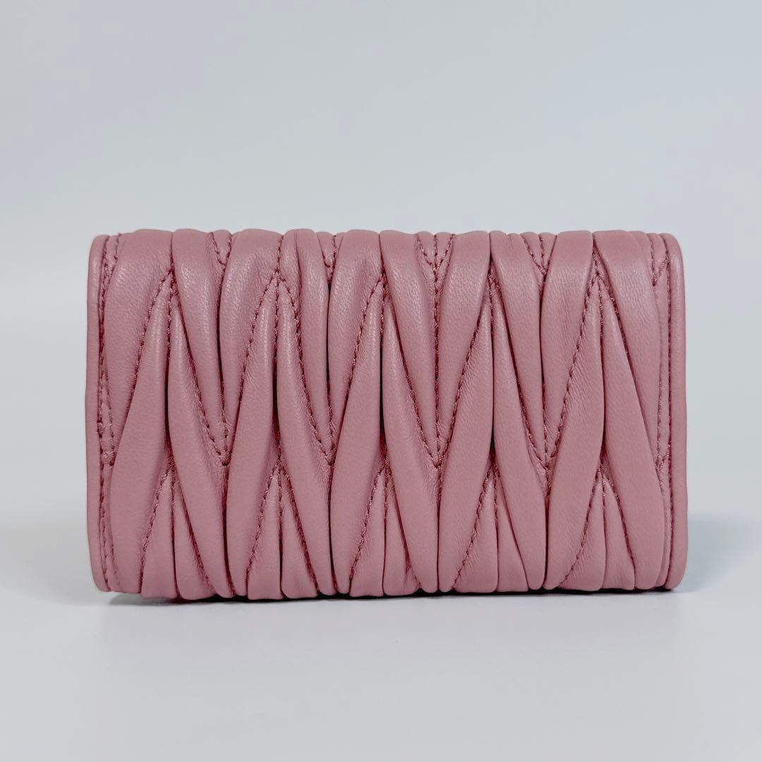 【未使用品級】miumiu ６連キーケース　マトラッセ　ローズピンク　レザー