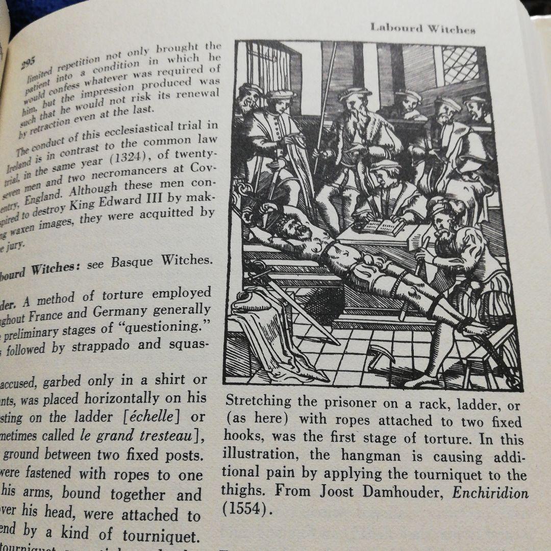 洋書 Encyclopedia of Witchcraft & Demonology