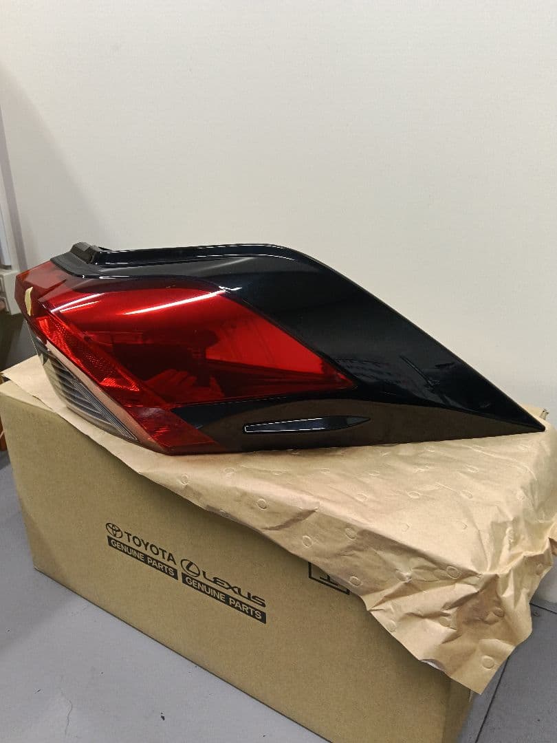 トヨタ RAV4 右テールライトLED 外側