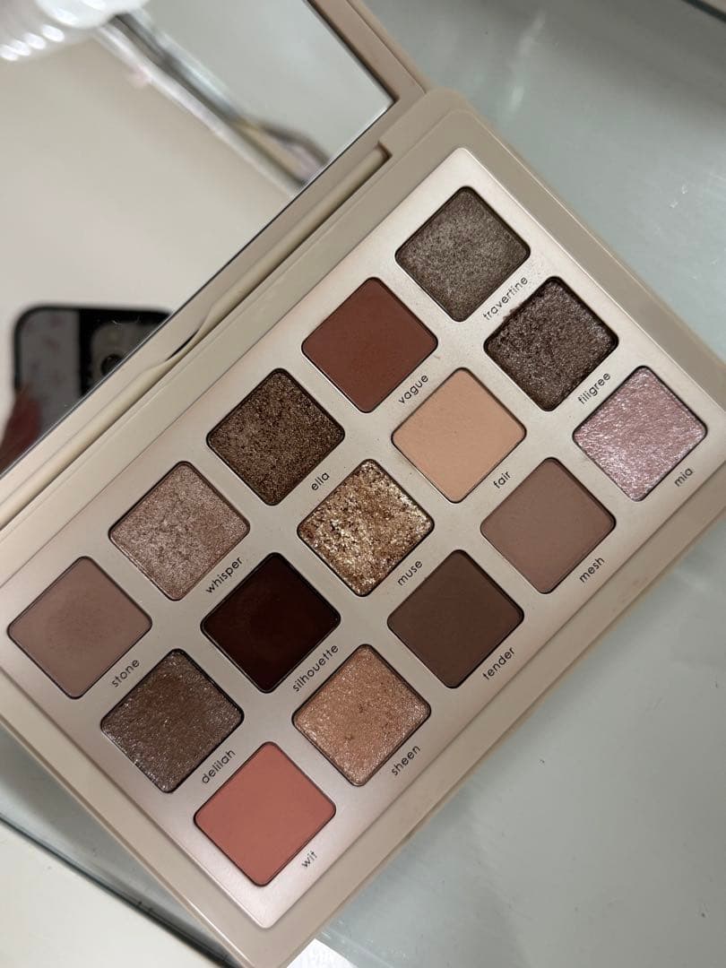 I Need A Nude Eyeshadow Palette 15色入り