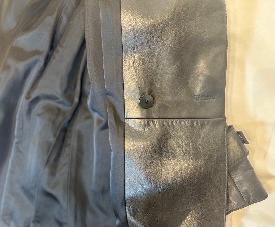 ヴェルサーチVERSACE ベルテッドレザーコート