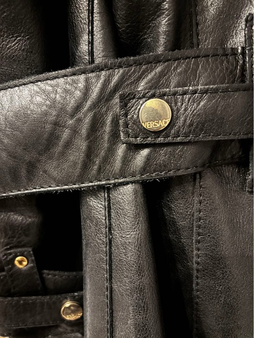 ヴェルサーチVERSACE ベルテッドレザーコート