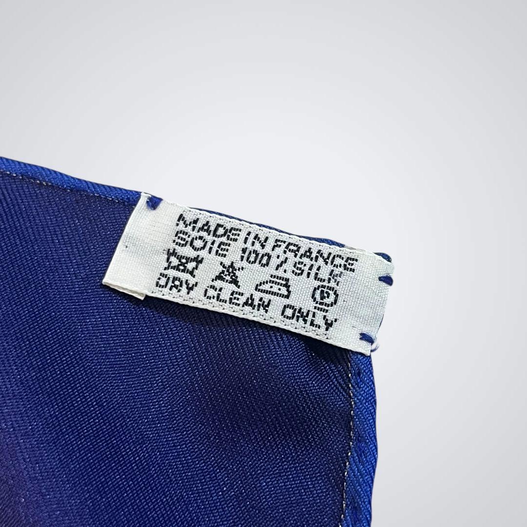 【大人気】HERMES カレ90 PAPEROLES シルクスカーフ　ネイビー