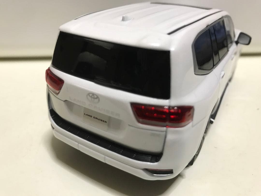 トヨタ ランドクルーザー 300 カラーサンプルミニカー