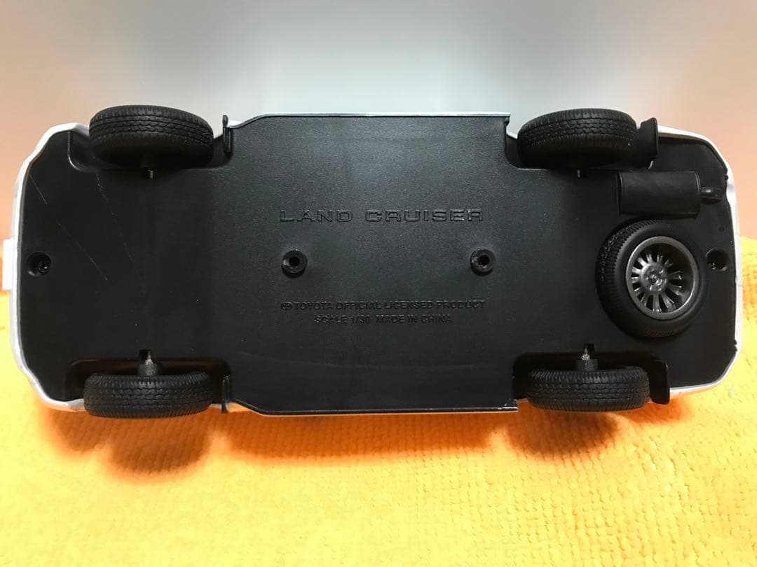 トヨタ ランドクルーザー 300 カラーサンプルミニカー
