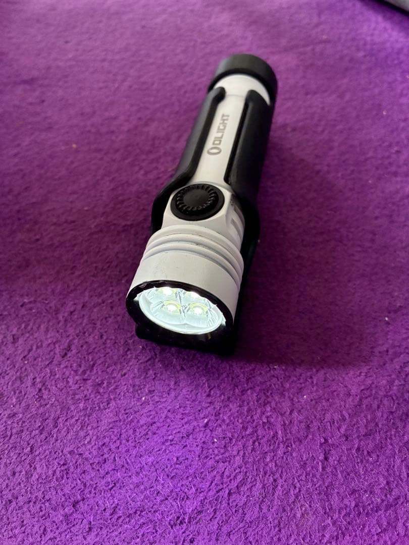 Olight★オーライト☆seeker4pro♪ホワイト