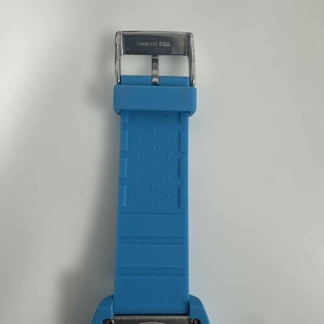 adidas 腕時計　サンティアゴ　ラバー　水色　赤