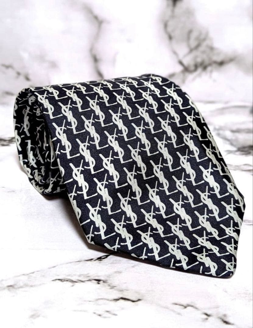 イヴ・サンローラン ★ネクタイ✨高級シルク ロゴ 黒✕シルバーグレー 大人の尖り