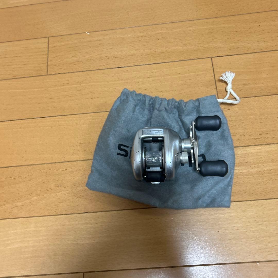 SHIMANO ベイトリール 収納袋付き
