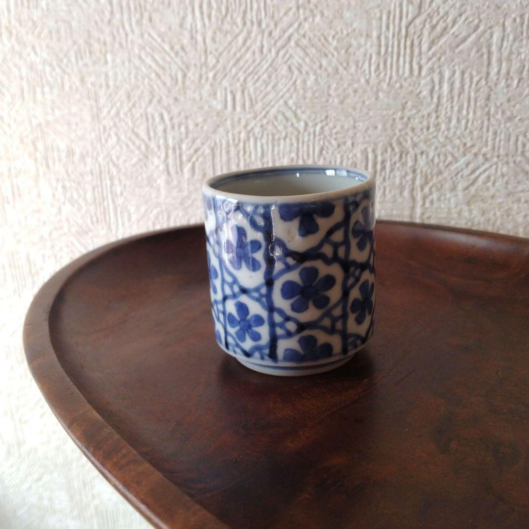 古伊万里染付氷裂小花文覗き猪口