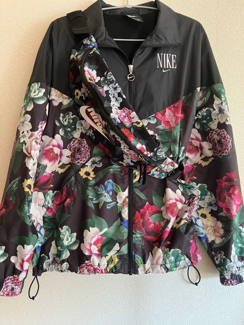 NIKE ウィメンズフロールウーブンジャケット