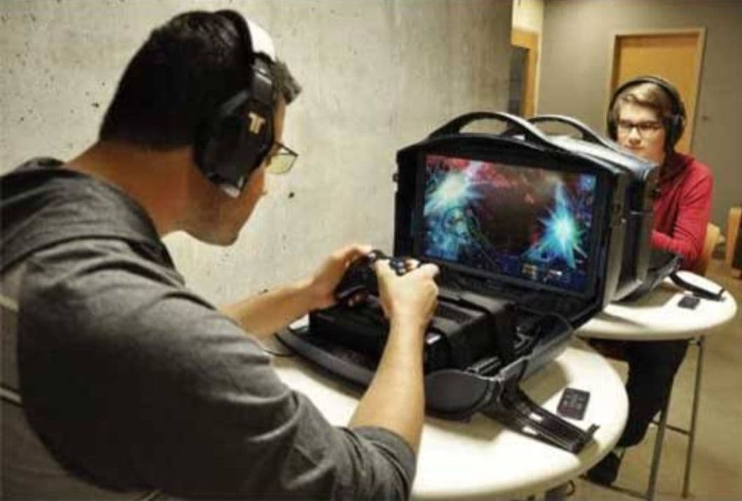 GAEMS G190 Vanguard ゲーミングモニター　PS4/PS3などに