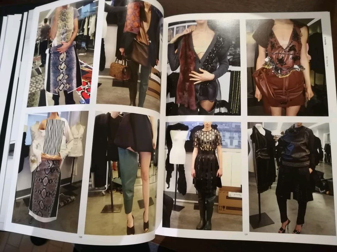 PRADA BOOK 　703ページ