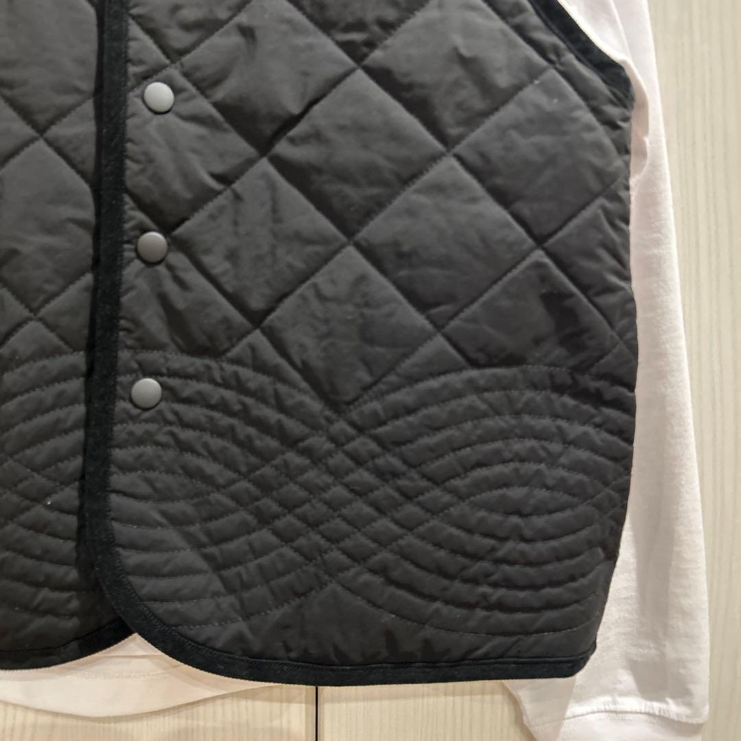 毎日着回したいキルティングベスト　北欧暮らしの道具店　ブラック　よしいちひろ