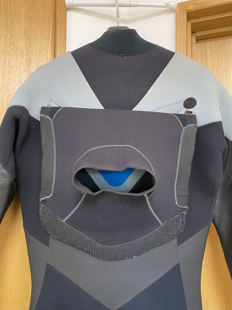 ★裏起毛で暖か‼︎【O’Neill 】のメンズ用５×３ｍｍセミドライフルスーツ