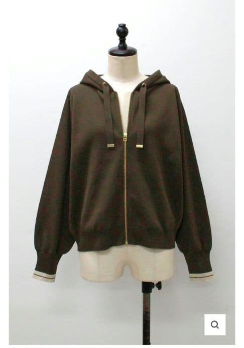 【新品・定価11000円】kuih クイ 超軽量ラメ配色ラインパーカー