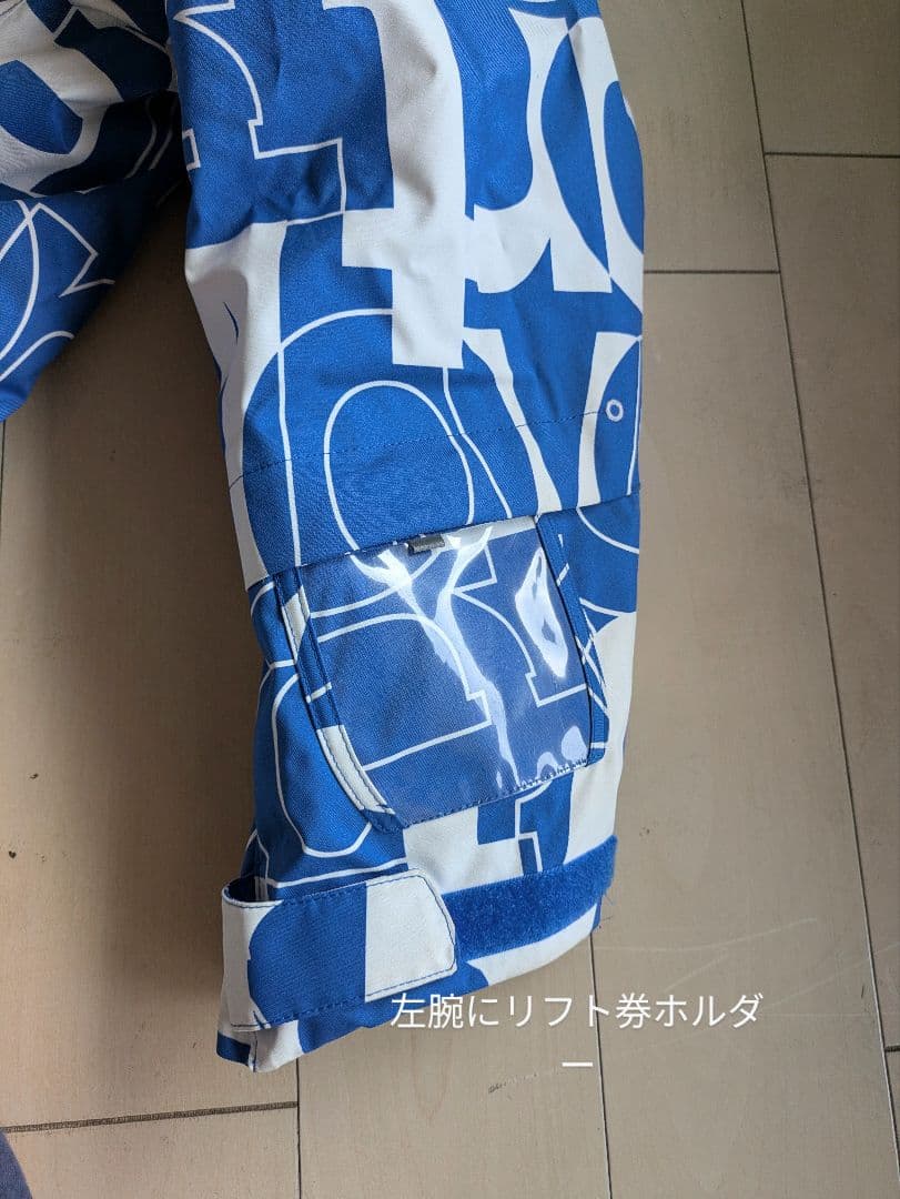 ゲレンデで見つけやすい！【DESCENTE】135→145子ども用スキーウェア