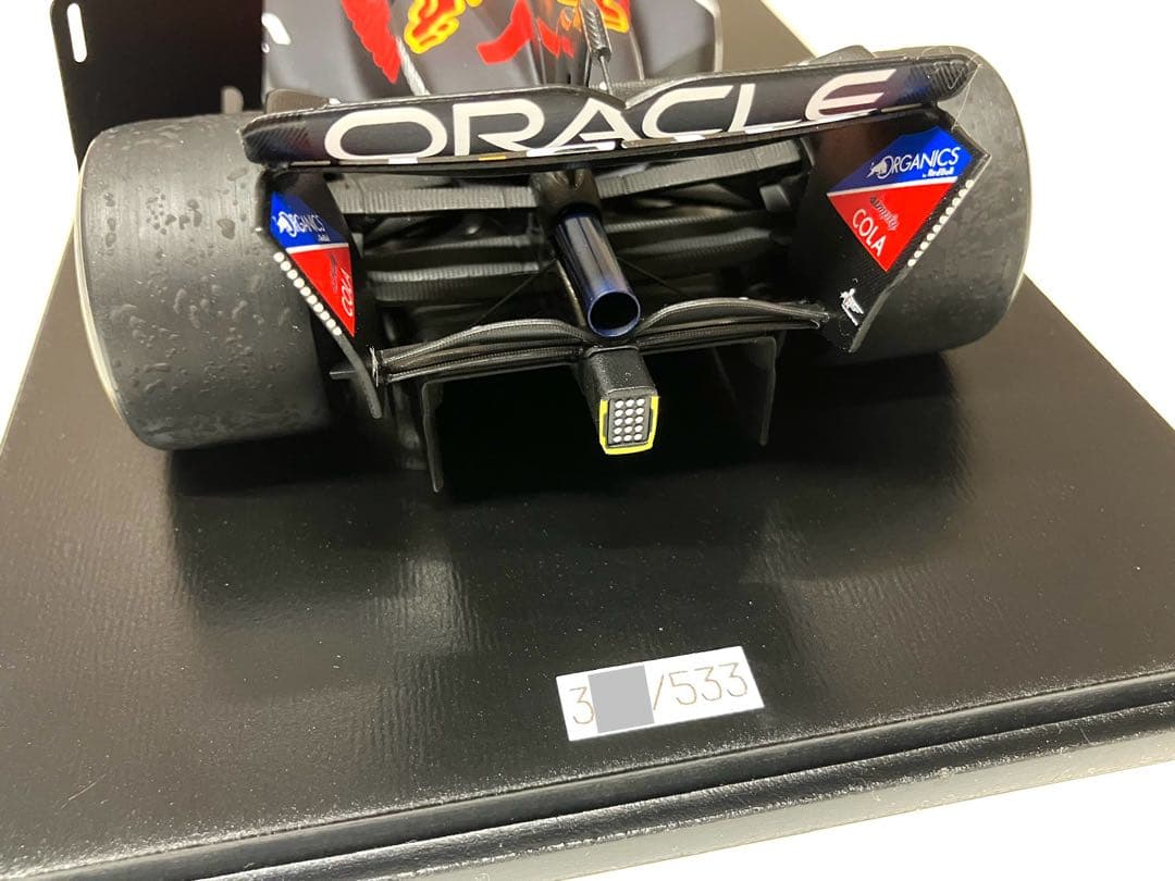 海外特注 1/18 レッドブルRB19 2023Wチャンピオン フェルスタッペン