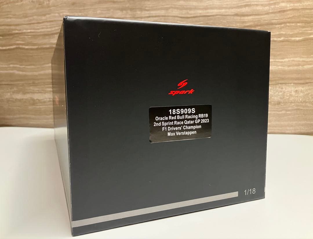 海外特注 1/18 レッドブルRB19 2023Wチャンピオン フェルスタッペン