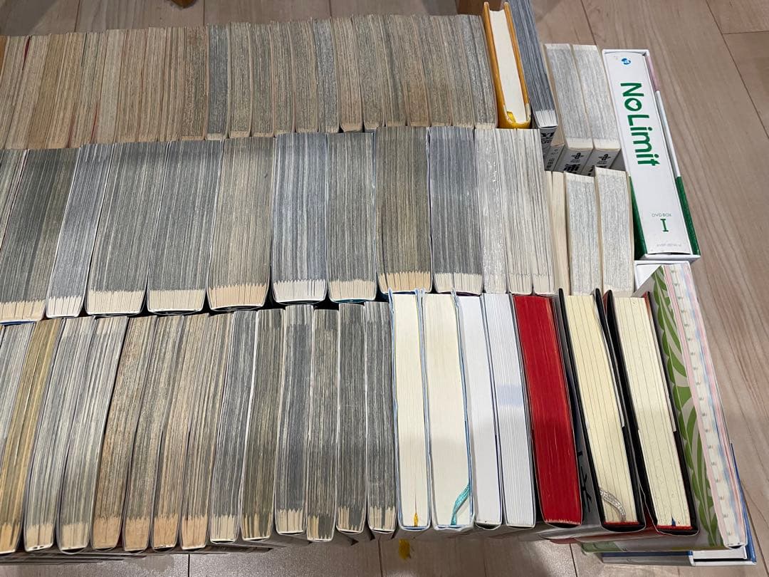 漫画　小説　DVD まとめ売り　79冊＋2本