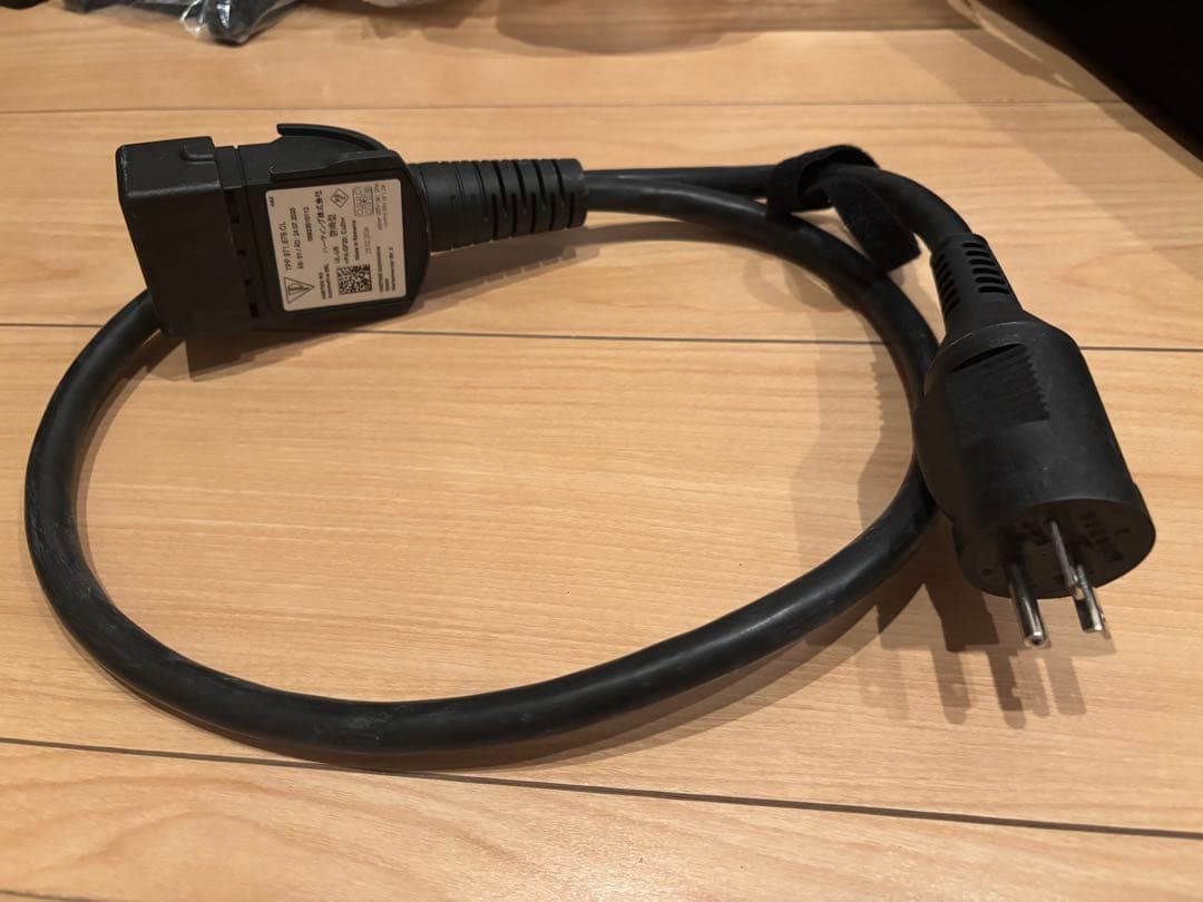 ポルシェ 純正　タイカン　モバイルチャージャーコネクト 充電器　液晶　無線　EV