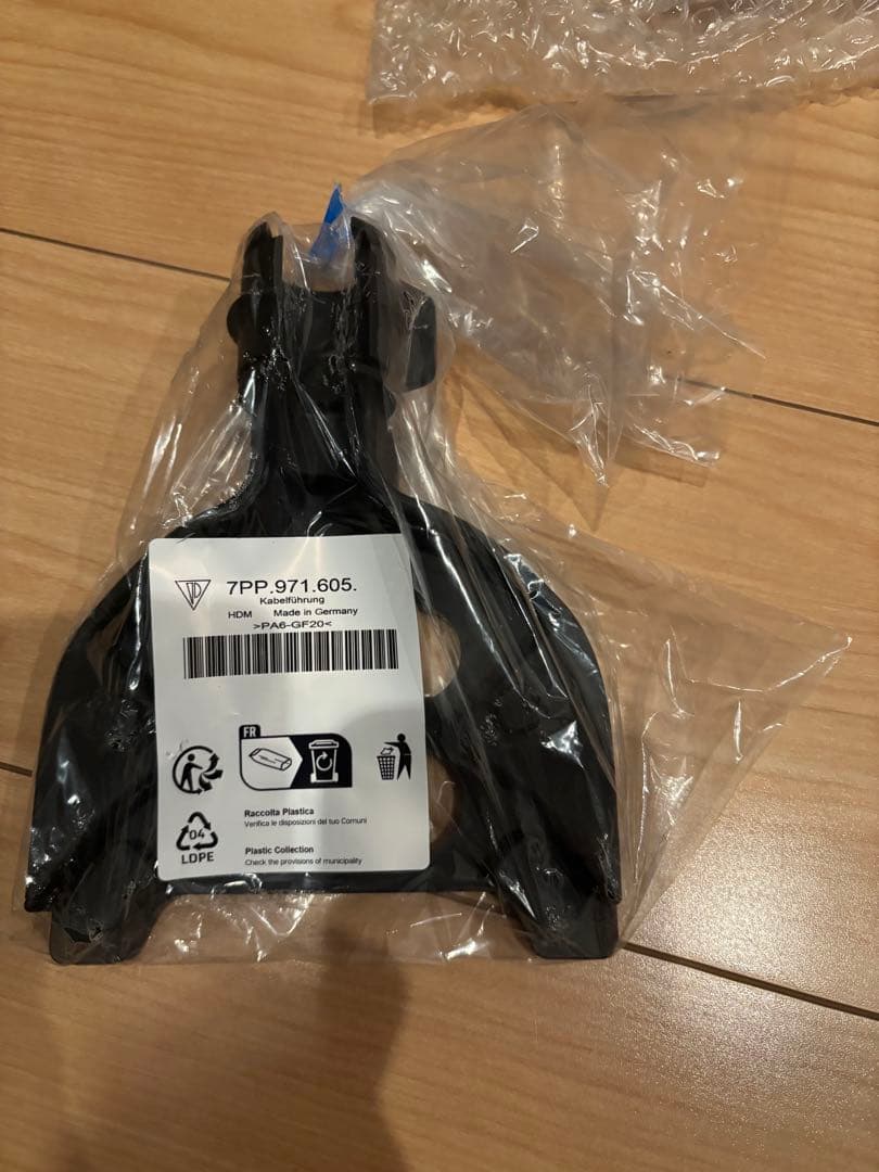 ポルシェ 純正　タイカン　モバイルチャージャーコネクト 充電器　液晶　無線　EV