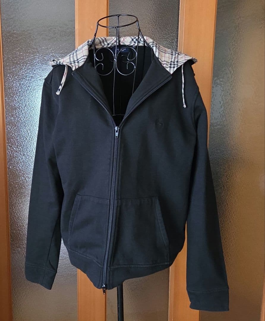 【BURBERRY LONDON 】フード付き 黒ジッパーパーカー Lサイズ