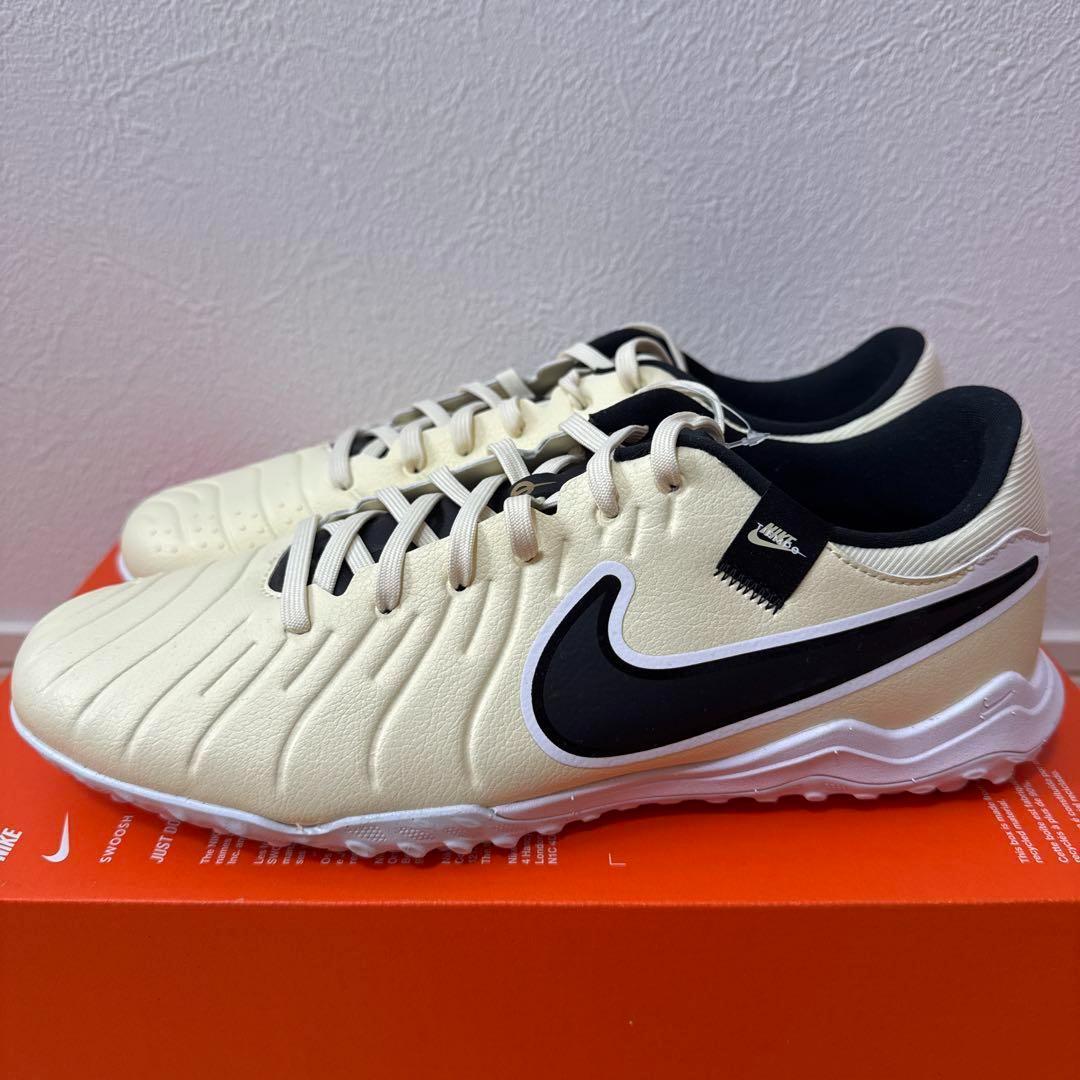 新品　NIKE レジェンド10アカデミーTF サッカー　トレシュー　白　26cm