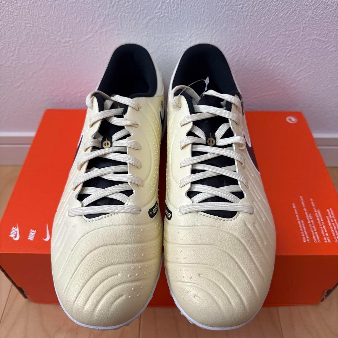 新品　NIKE レジェンド10アカデミーTF サッカー　トレシュー　白　26cm