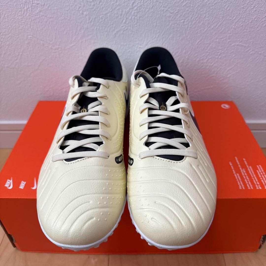 新品　NIKE レジェンド10アカデミーTF サッカー　トレシュー　白　26cm