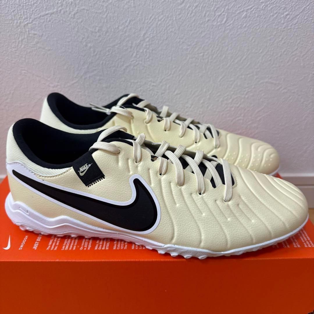 新品　NIKE レジェンド10アカデミーTF サッカー　トレシュー　白　26cm