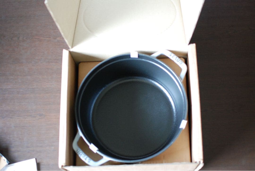 ストウブSTAUB LA COCOTTE 24㎝　ホーロー鍋