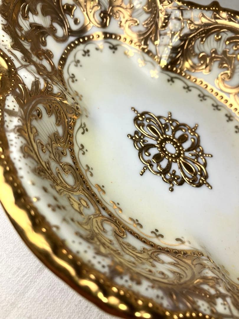 メープルリーフ印OCCO アンティーク小皿金彩レリーフ装飾