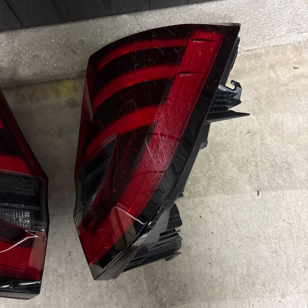 90 ノア テールランプ 左右セット