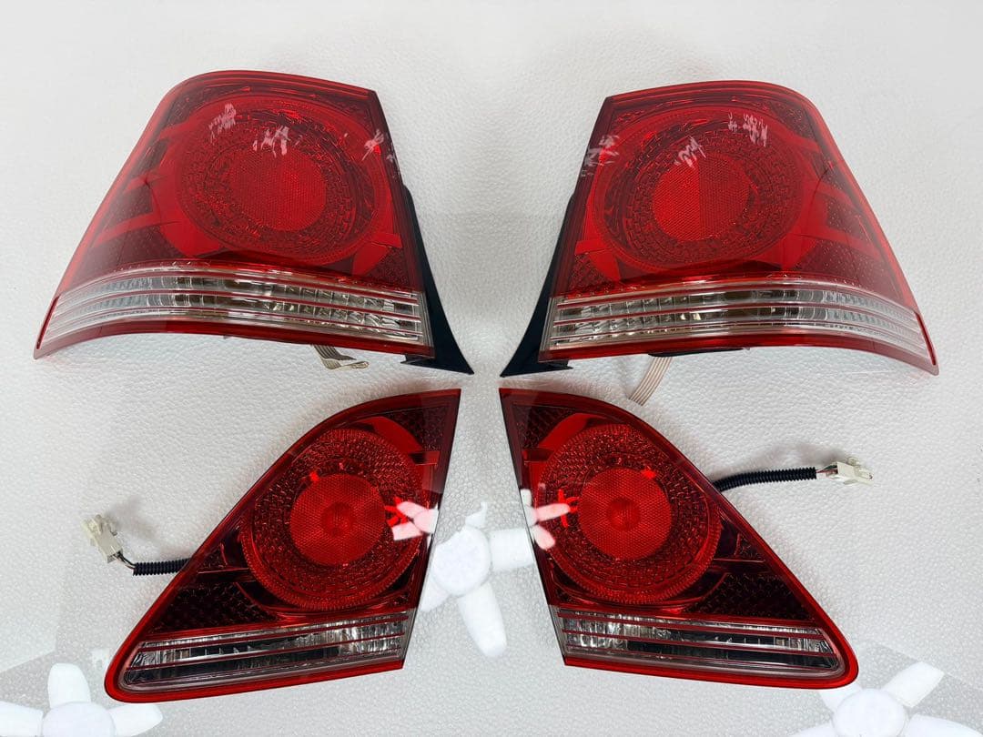 クラウン ＧＲＳ１８４　後期リアテールライト左右【ICHIKOH３０－３０９】