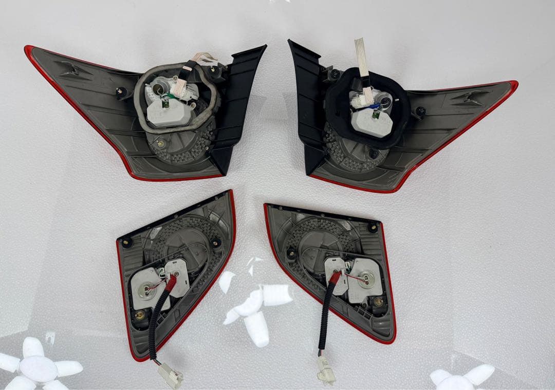 クラウン ＧＲＳ１８４　後期リアテールライト左右【ICHIKOH３０－３０９】