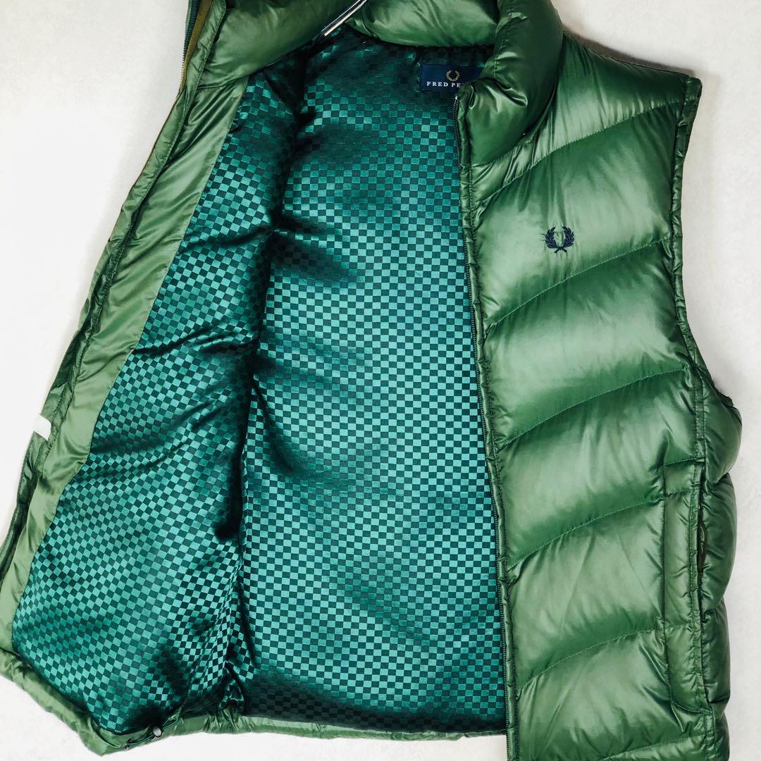 【定番デザイン】フレッドペリー ダウンベスト 刺繍ロゴ ナイロンベスト 緑 M